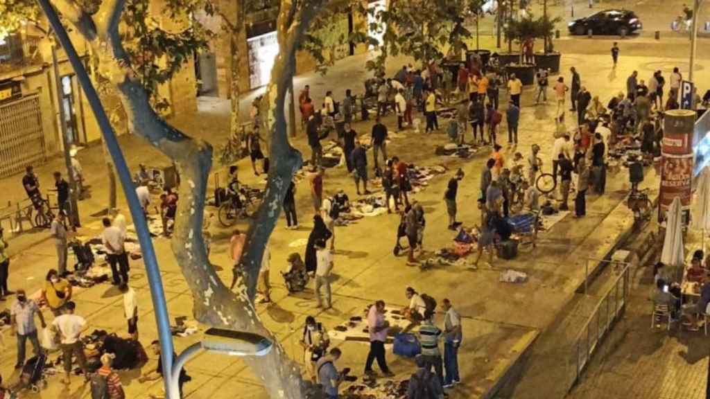 Vendedores del 'mercado de la miseria' en Sant Antoni / VECINOS Y COMERCIANTES DE LA RONDA DE SANT ANTONI