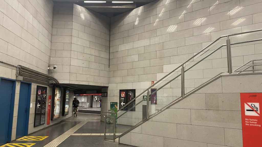 Escaleras de la estación de Clot, donde el saltimbanqui amenazó al vigilante / METRÓPOLI