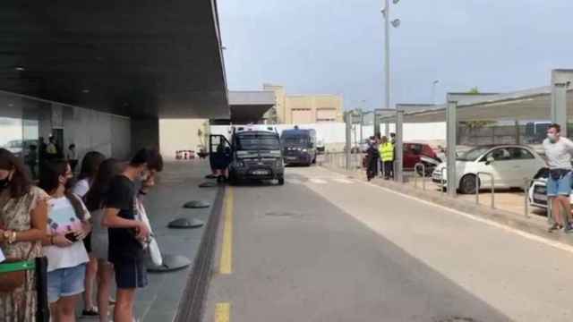 amplio dispositivo policial en la terminal corporativa del prat redes 11 1000x528