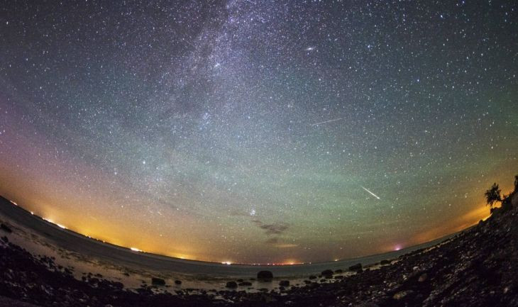 Lluvia de estrellas en una imagen de archivo / EFE