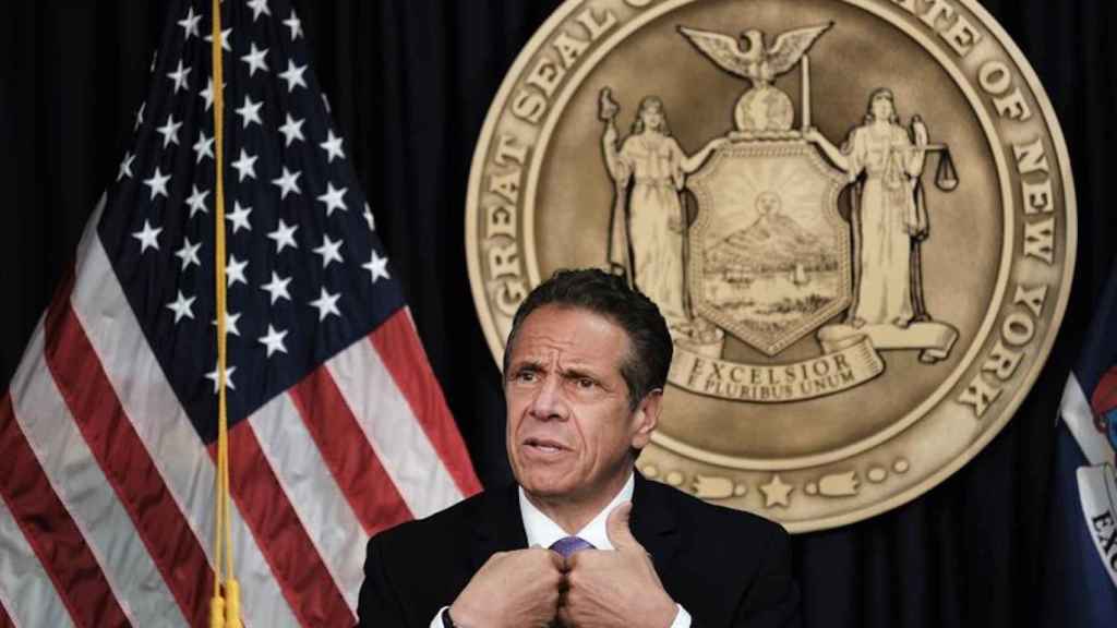 Fotografía de archivo del gobernador de Nueva York, Andrew Cuomo, durante una conferencia de prensa celebrada en su oficina en Nueva York (EE.UU.). EFE - SPENCER PLATT