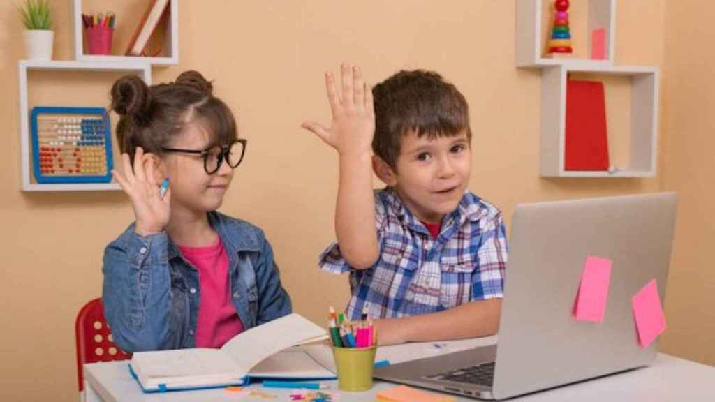 Niños en una clase online