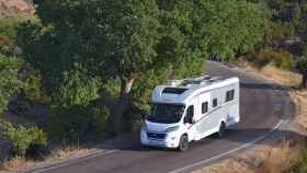 Una autocaravana en una carretera