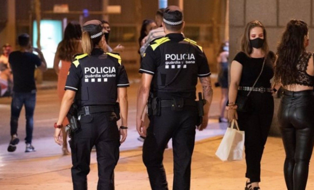 Agentes de la Guardia Urbana en Ciutat Vella / EUROPA PRESS