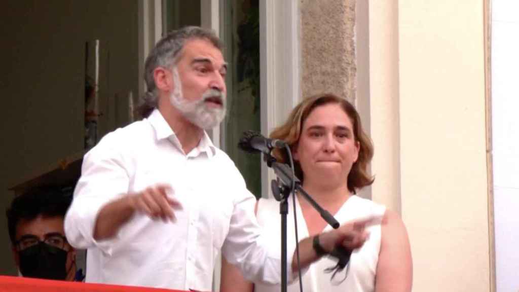 Ada Colau llora durante el acto del pregón de las fiestas de Gràcia este sábado / BETEVÉ