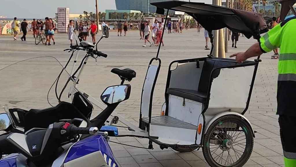 Bicitaxi denunciado en Barcelona por la Guardia Urbana / GUB