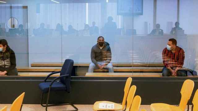 Mohamed Houli, Driss Oukabir y Said Ben Iazza (el colaborador), en el juicio por el atentado de la Rambla del 17A / EFE