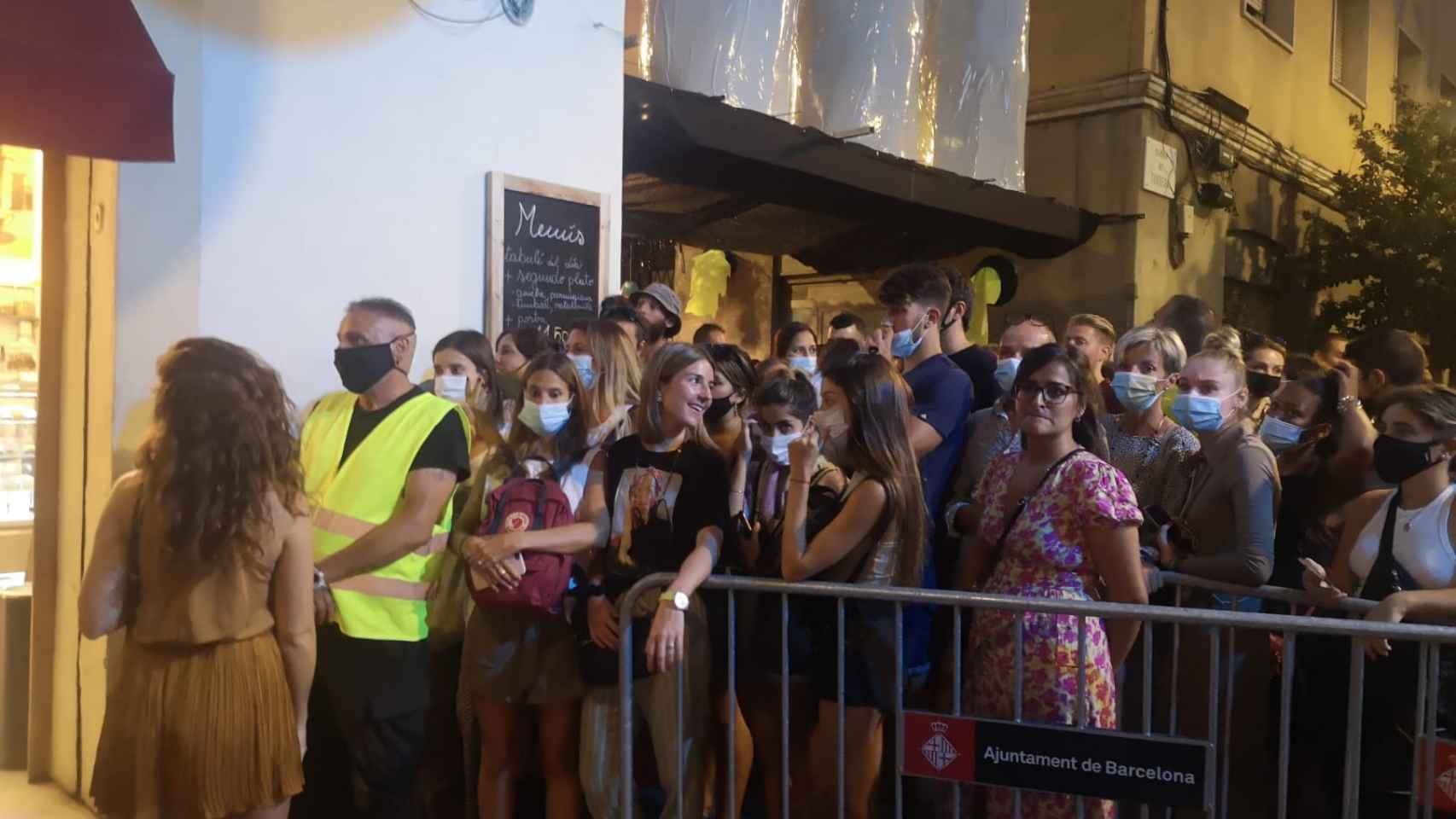 Gran afluencia de personas en las fiestas de Gràcia / GA