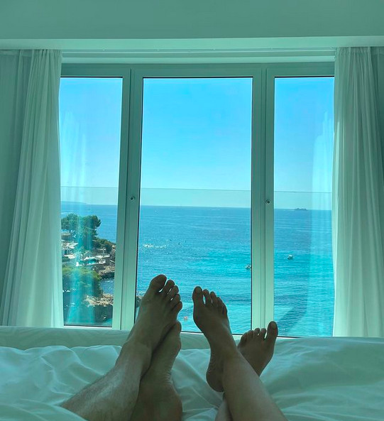 La foto más íntima de Jordi Cruz y Rebecca Lima en la cama / INSTAGRAM