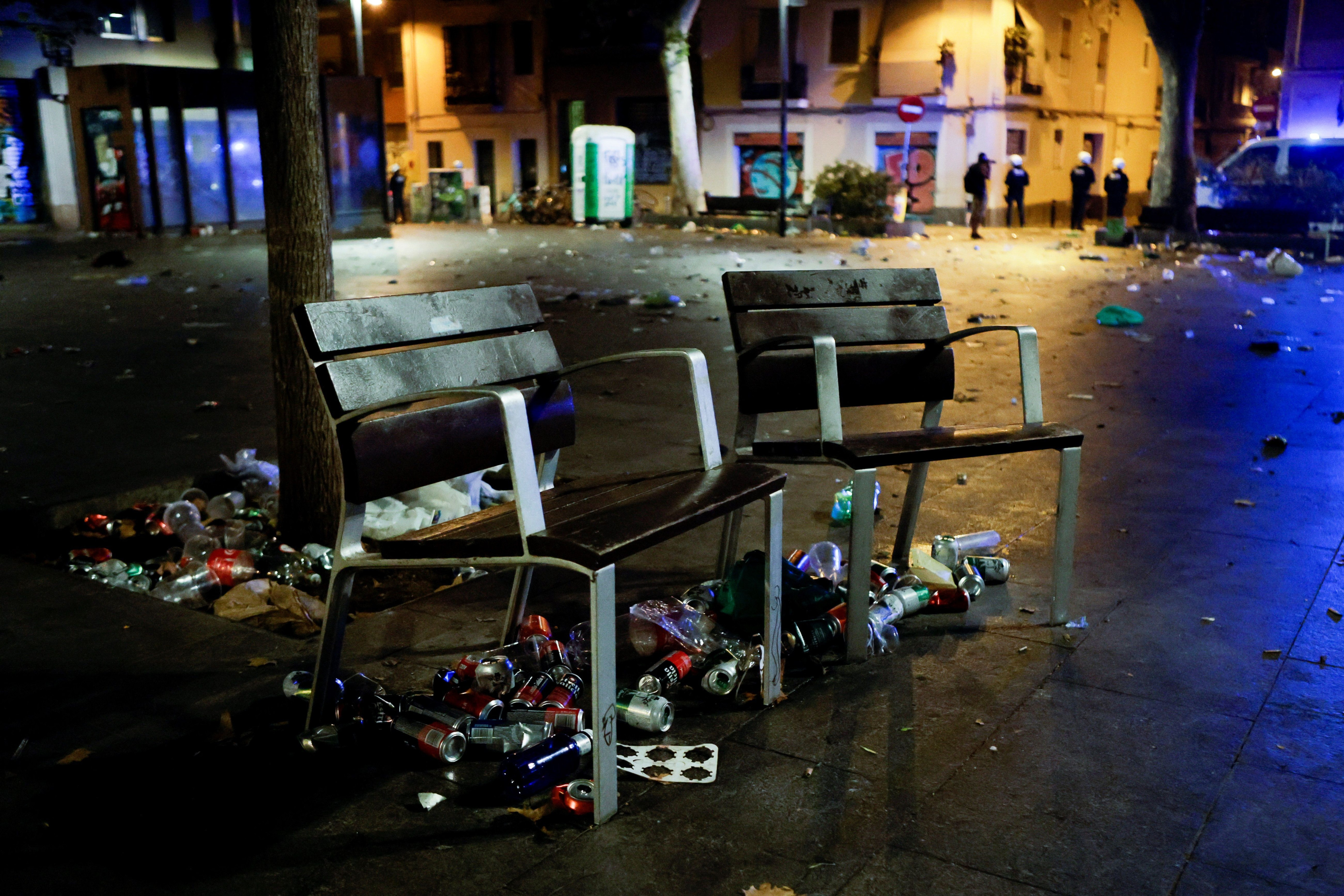 Aspecto de las calles de Gràcia tras una noche de botellones en una imagen de archivo / EFE - Quique García