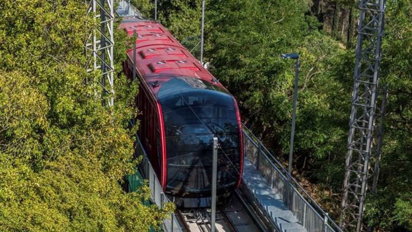 El nuevo funicular del parque de atracciones del Tibidabo, la 'Cuca de Llum' / AYUNTAMIENTO DE BARCELONA - Archivo