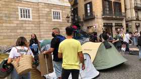 Tiendas de campaña del sector del ocio nocturno en la plaza de Sant Jaume / CEDIDA