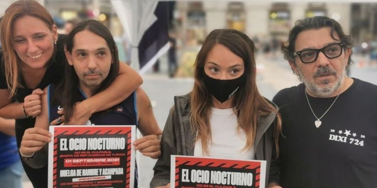 Algunas de las personas que participaron en la huelga de hambre en la plaza de Sant Jaume / CEDIDA