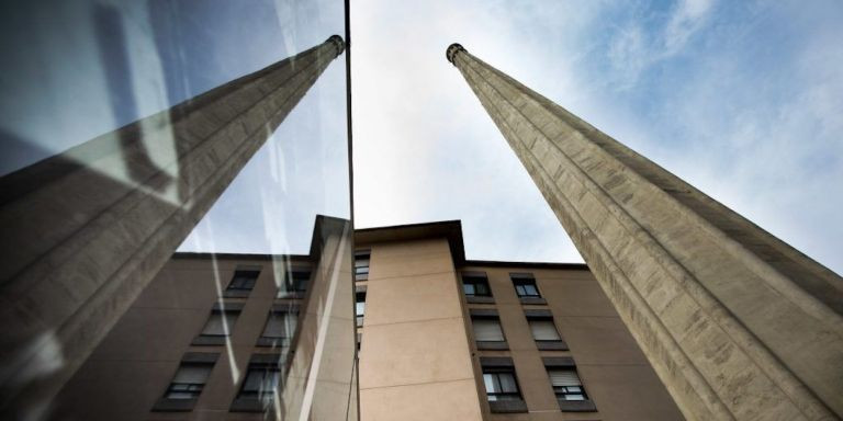 Chimenea de la antigua fábrica Macosa / AYUNTAMIENTO DE BARCELONA