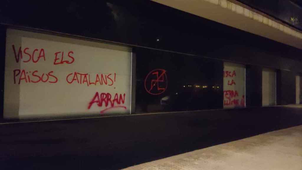 Pintadas de Arran en la sede de Ciutadans en Cornellà / CIUTADANS