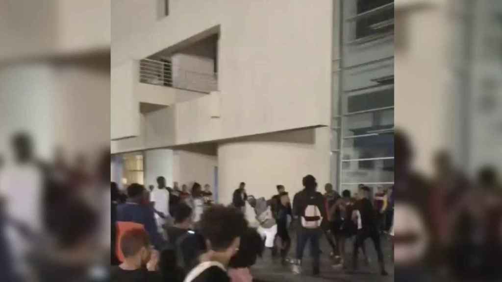 Captura de pantalla del momento de la pelea en el Macba / BCNLEGENDS