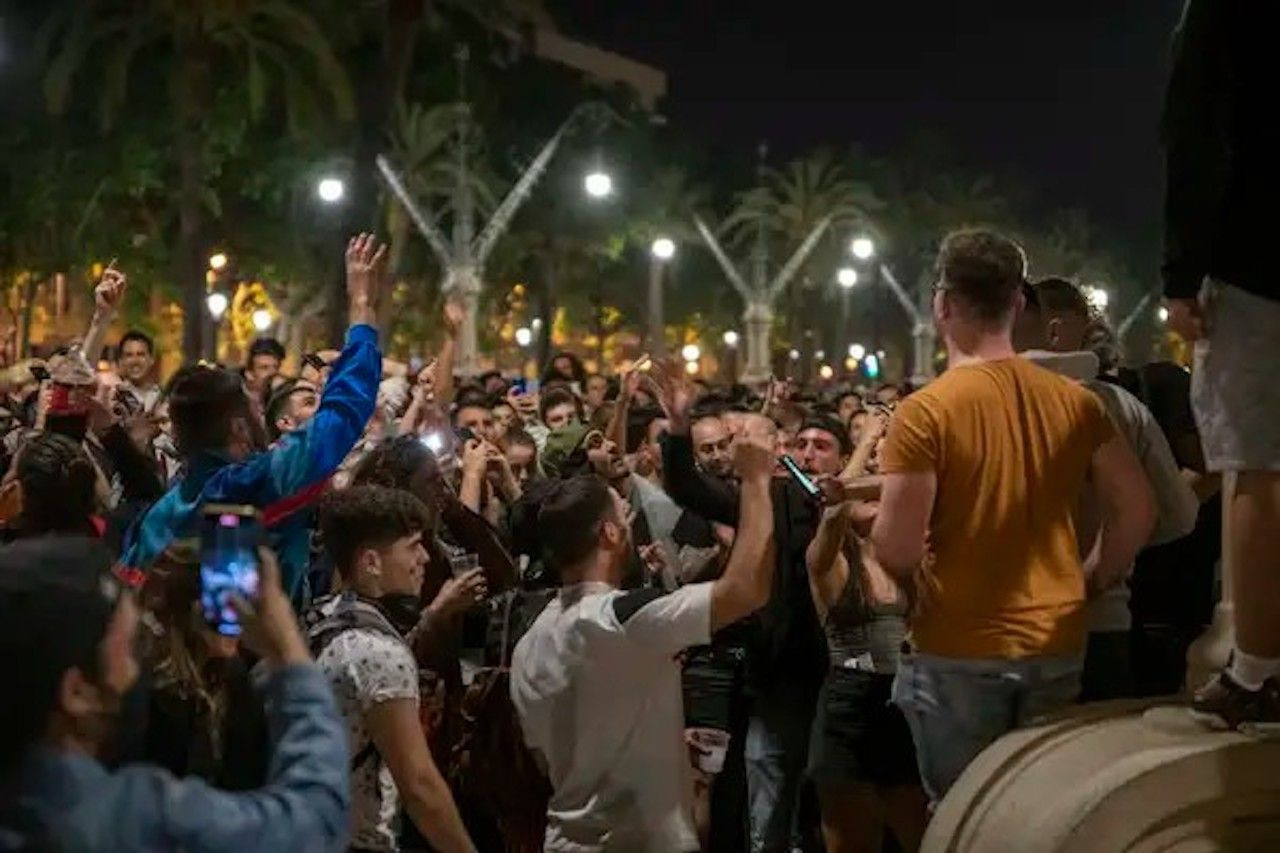 Botellón en Barcelona / ARCHIVO - EUROPA PRESS