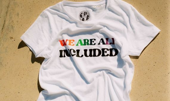 We're all included, uno de los logos que representa los valores de Misako / CEDIDA