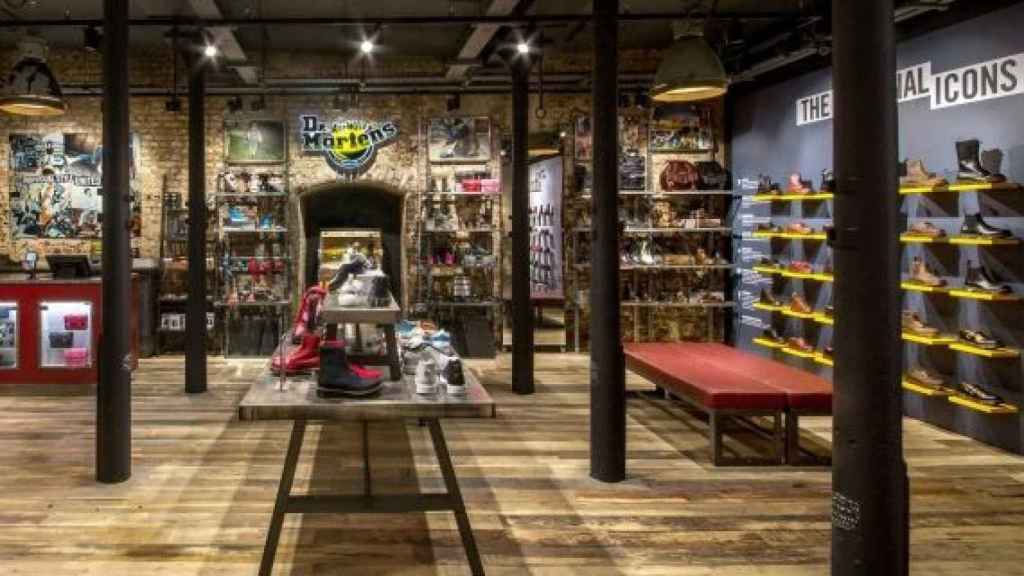 Interior de una tienda de Dr. Martens