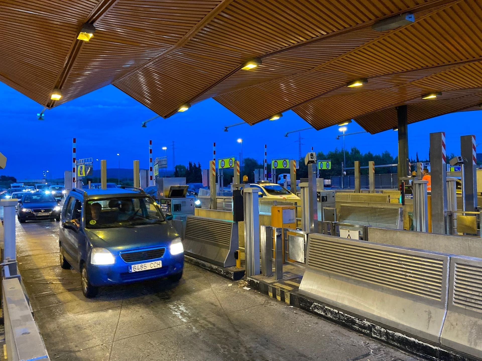 Levantamiento de barreras en el peaje de la AP-7 en La Roca del Vallès (Barcelona) / EUROPA PRESS