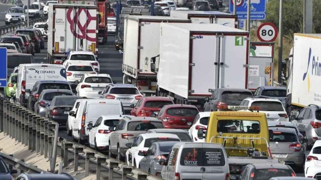 Retenciones en una autopista / EUROPA PRESS