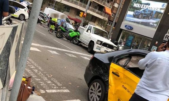 Taxi involucrado en el accidente de tráfico con efecto dominó de L'Eixample / CEDIDA