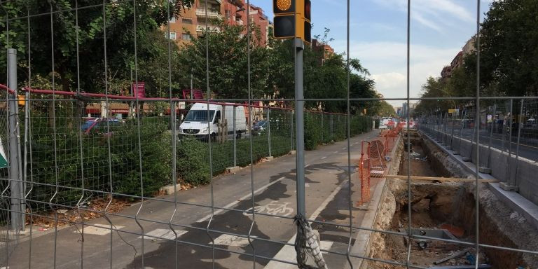 Obras del nuevo carril bici en la avenida Meridiana / RP