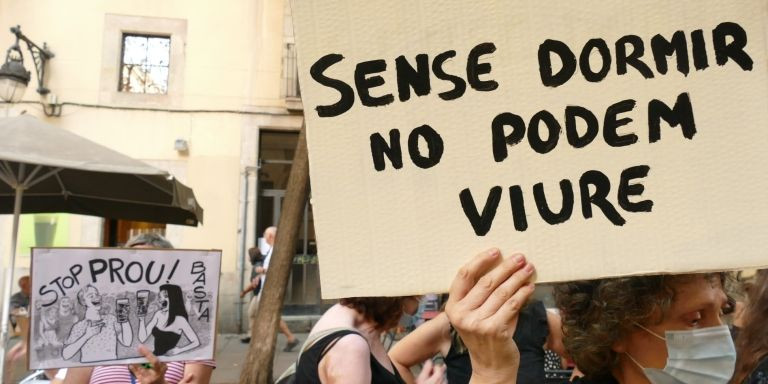 Cartel durante la protesta contra los botellones