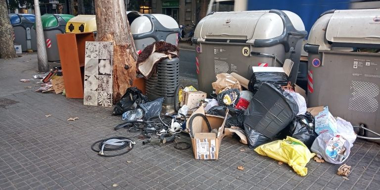 Basura junto a la ronda de Sant Antoni / CEDIDA