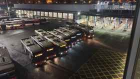 Una cochera con buses de TMB en Barcelona