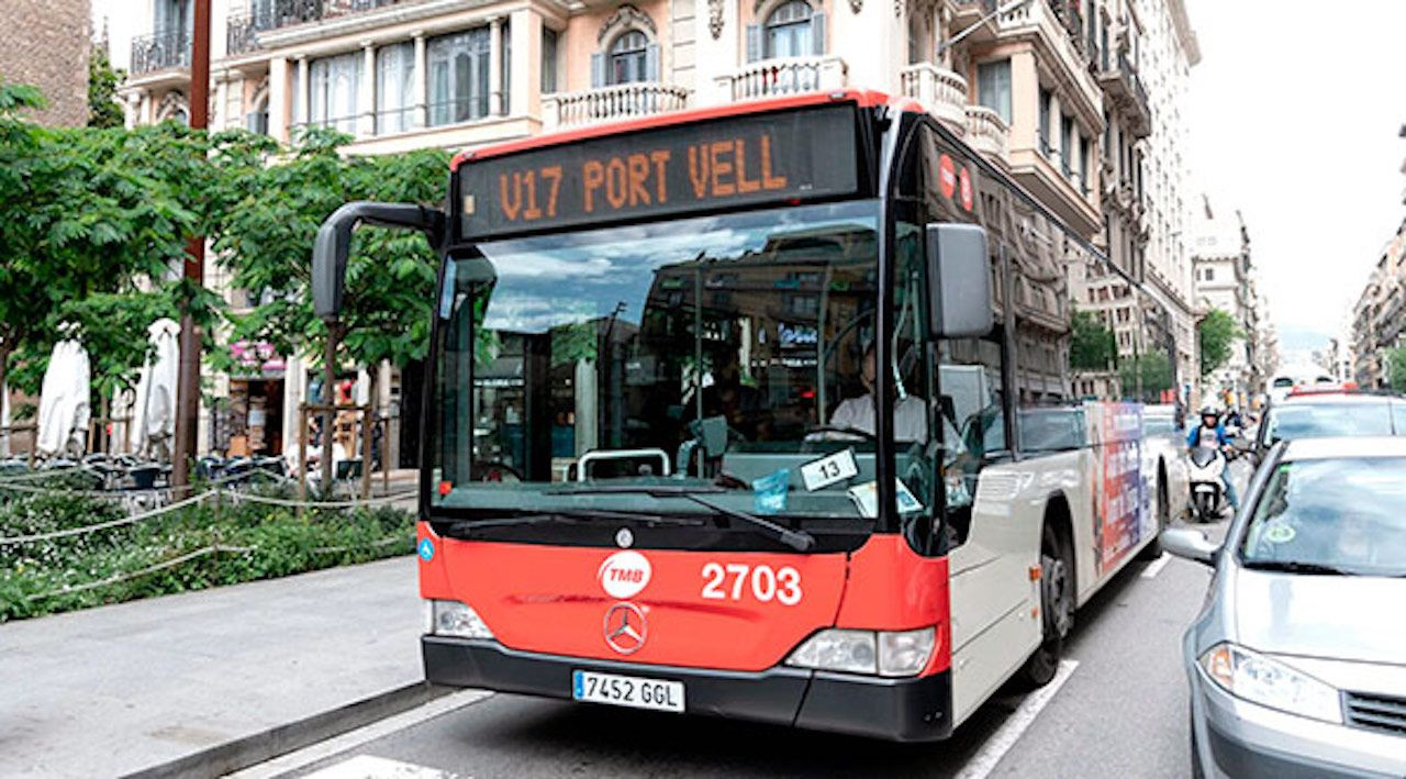 Un bus de transporte público (TMB) en vía Laietana de Barcelona / TMB