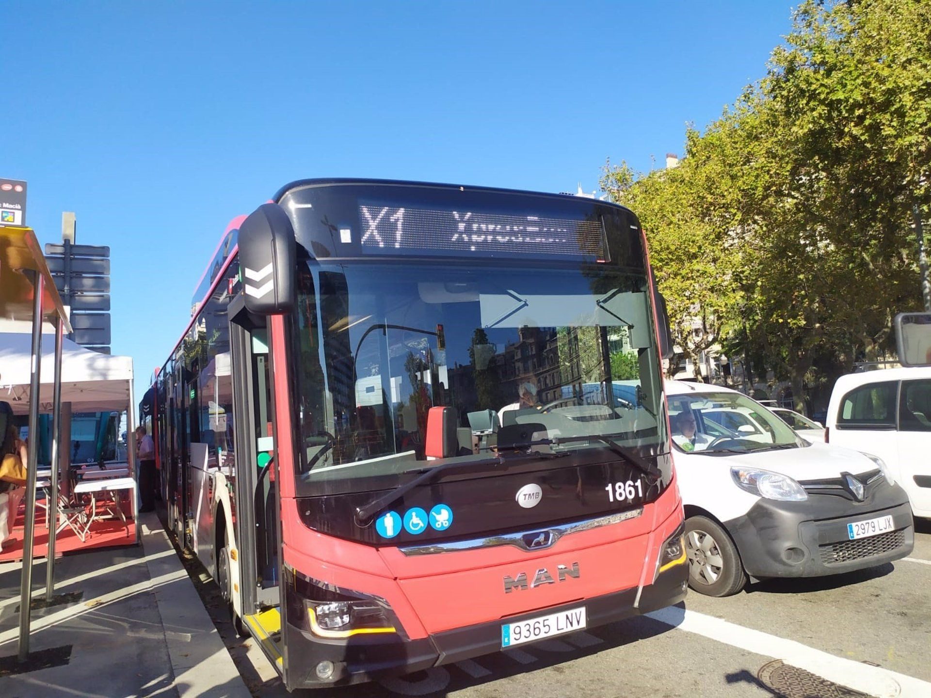 La nueva línea de bus exprés X1 que conecta la zona de Glòries y Francesc Macià / EUROPA PRESS