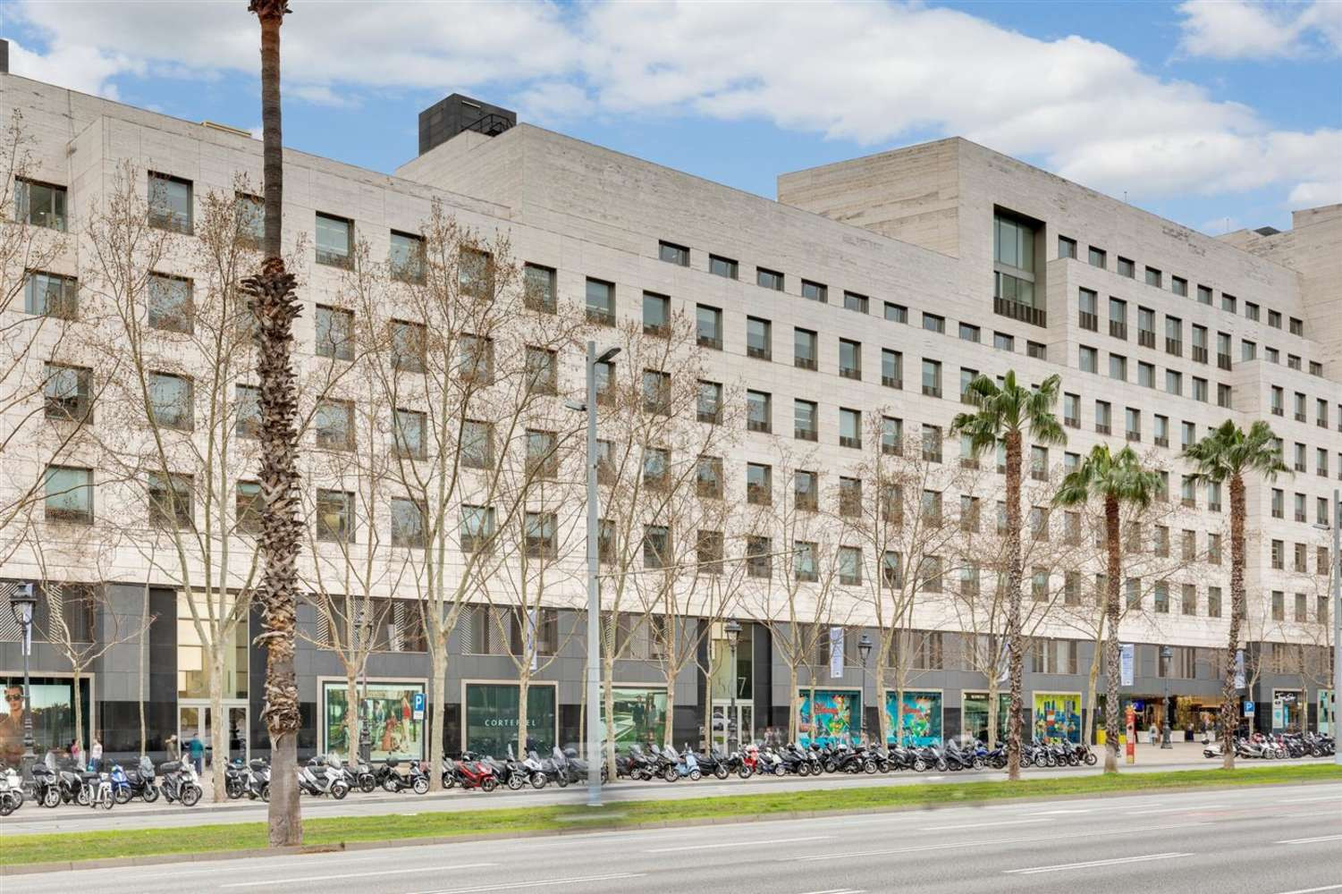 Exterior del centro comercial L'Illa Diagonal de Barcelona