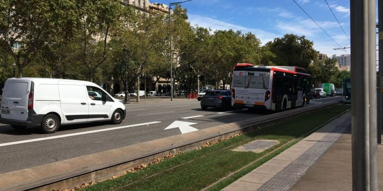 El bus X1 circula por el nuevo carril bus de la Diagonal / RP