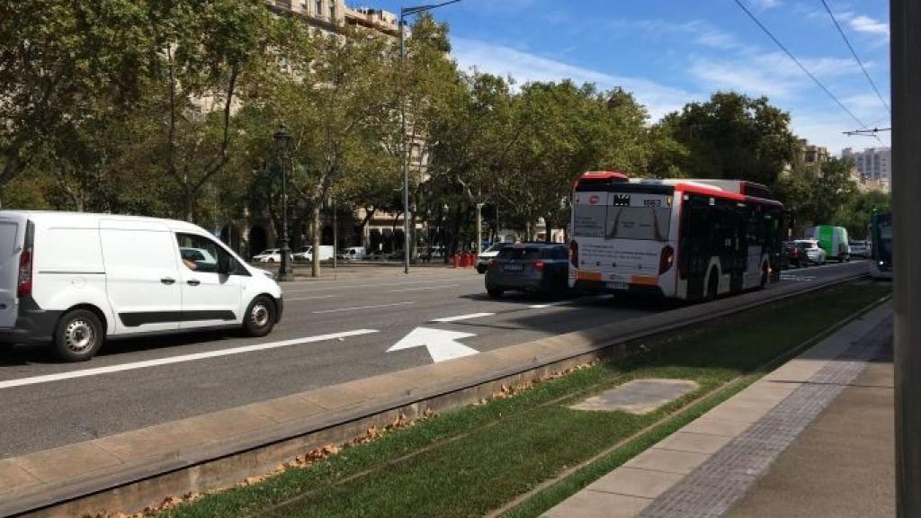 El bus X1 circula por el nuevo carril bus de la Diagonal / RP