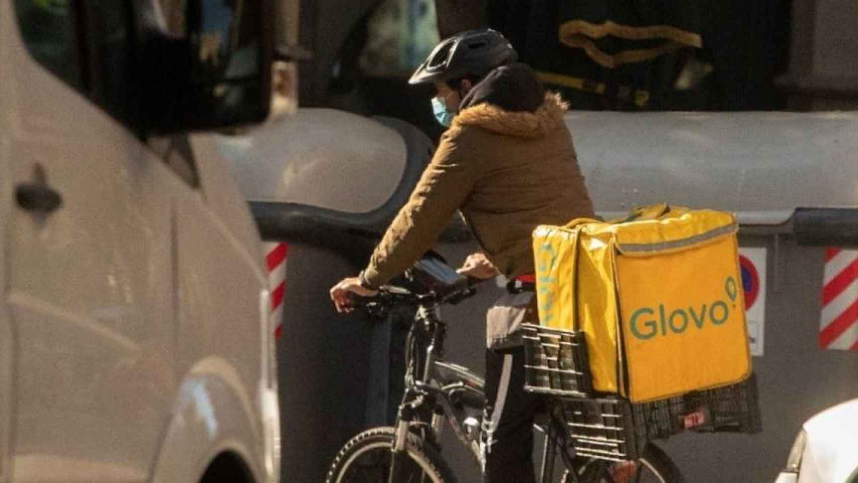 Un repartidor de Glovo en una imagen de archivo / EFE