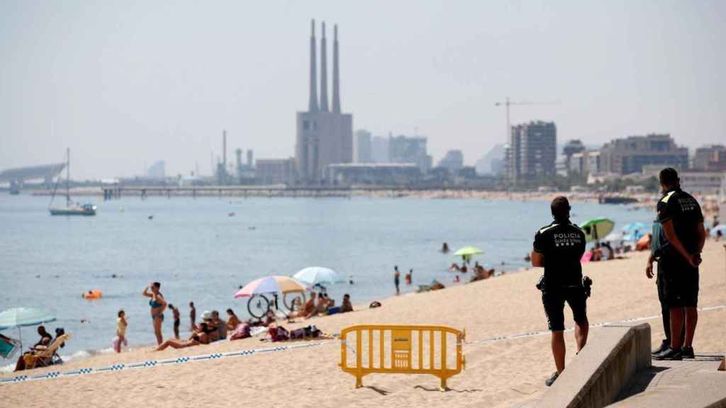 Imagen de archivo de una playa de Badalona / EFE - Alejandro García