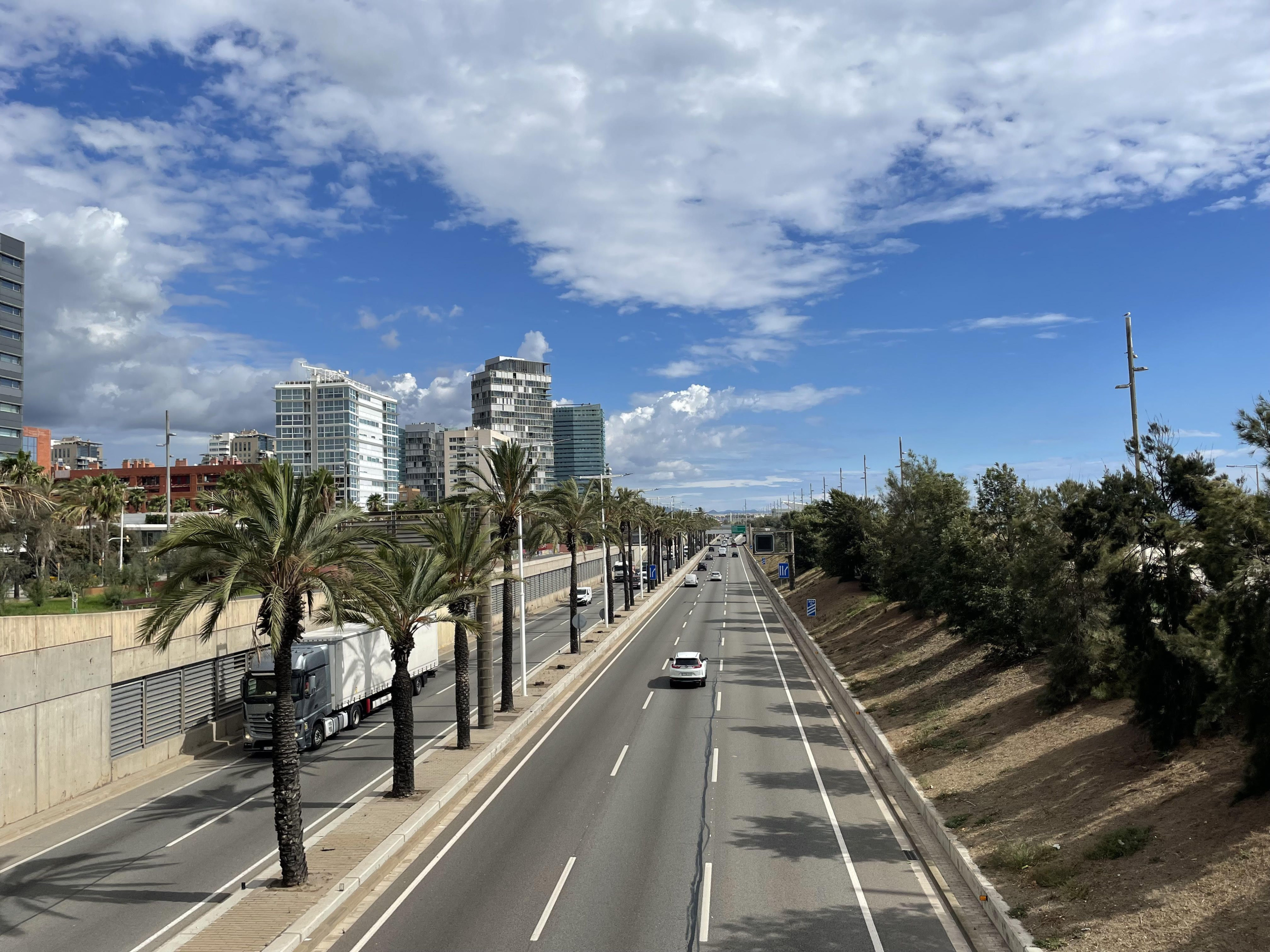 La ronda Litoral en el tramo que la Associació de Veïns Front Marítim quiere tapar / METRÓPOLI