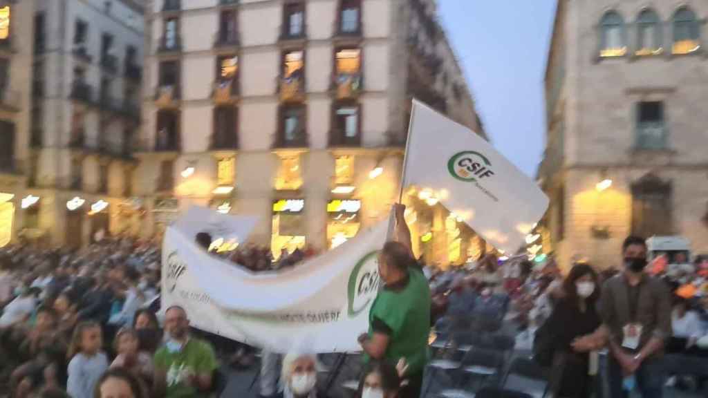 Representantes de CSIF en medio del espectáculo de la Mercè / CSIF