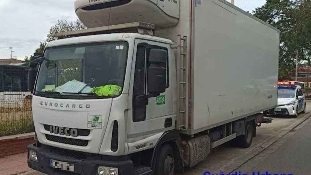 Este es el vehículo que conducía el camionero pillado multiplicando por nueve la tasa de alcohol / GUARDIA URBANA