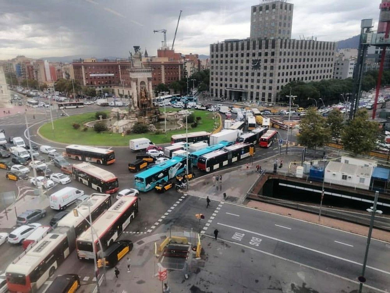 Atasco en plaza Espanya / MOTORISTES BCN