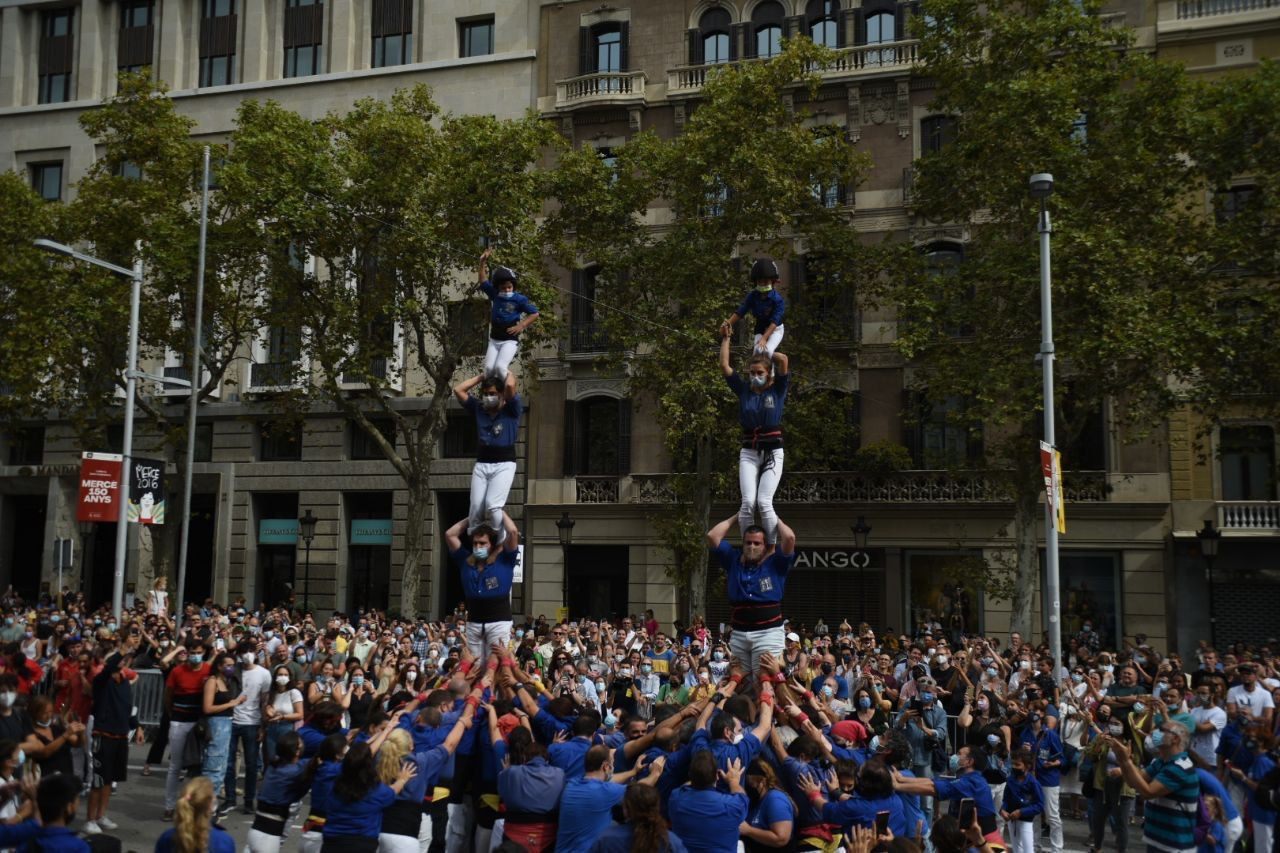 Cientos de personas en el paseo de Gràcia por la Mercè / AYUNTAMIENTO DE BARCELONA