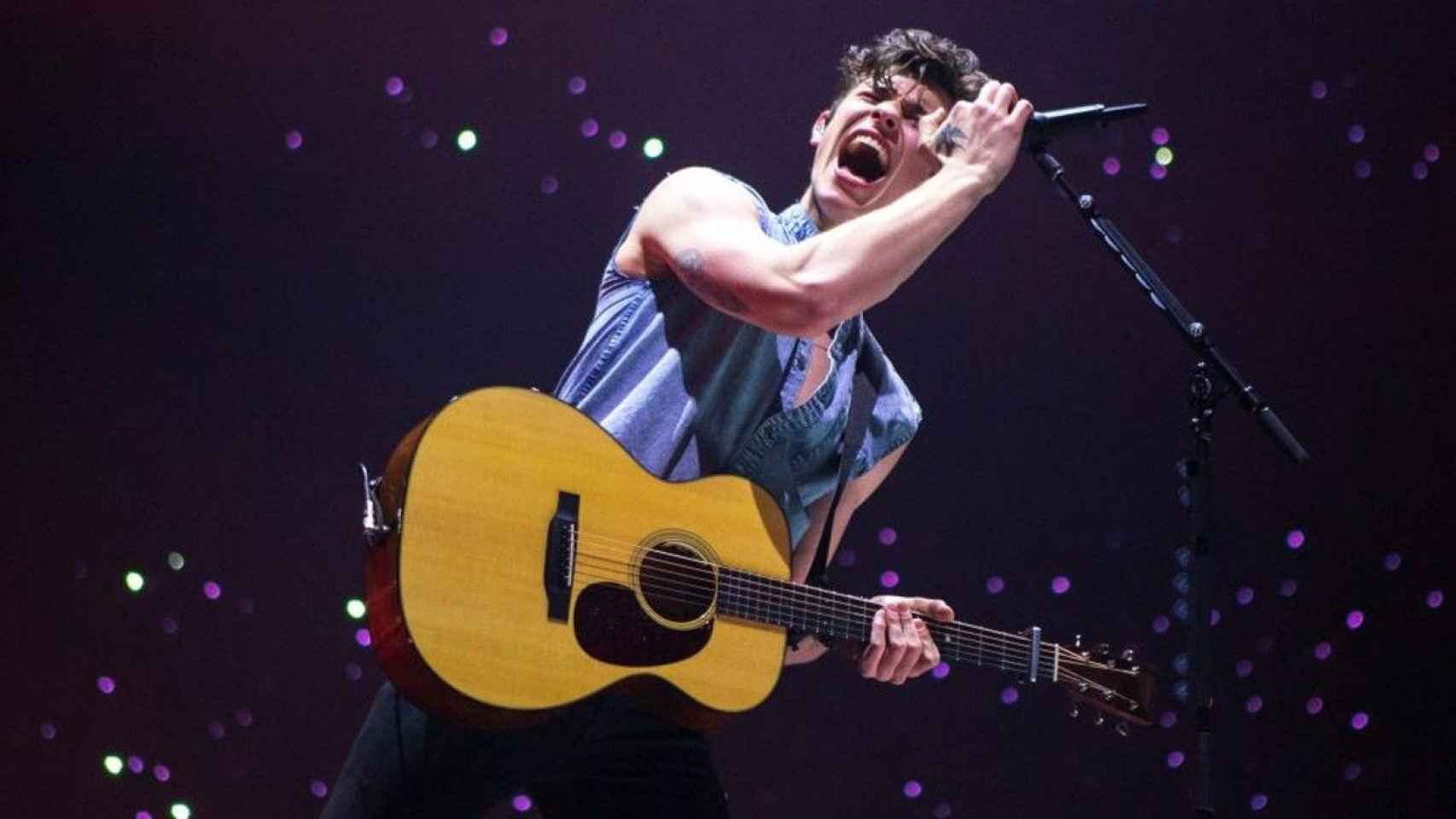 Shawn Mendes durante un concierto en Barcelona / EFE