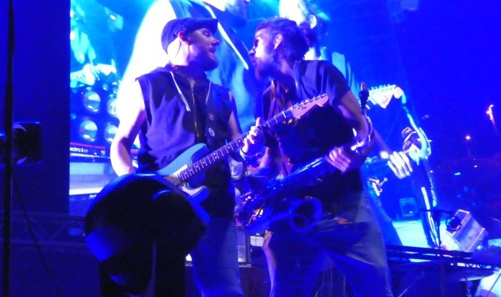 El guitarrista y el saxofonista de Búhos durante el concierto / M.A