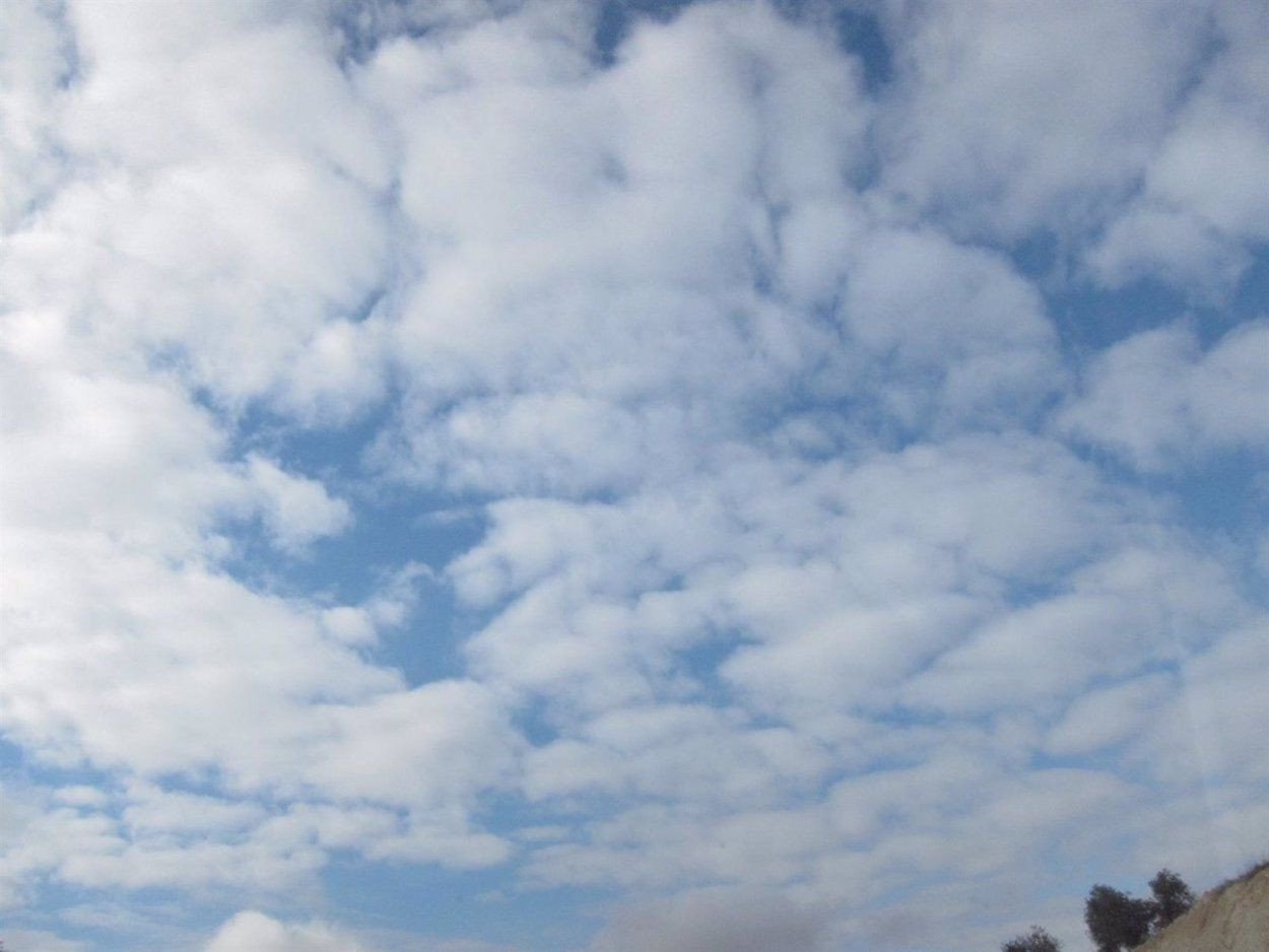 Nubes altas en Barcelona en una imagen de archivo / EUROPA PRESS