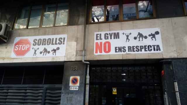 Pancartas en contra del gimnasio 'low cost' Fitness Park / CEDIDA