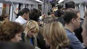 Interior de un vagón del Metro de Barcelona durante una jornada de huelga / EP