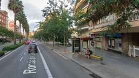 Ronda del General Mitre y una parada de autobús / GOOGLE STREET VIEW