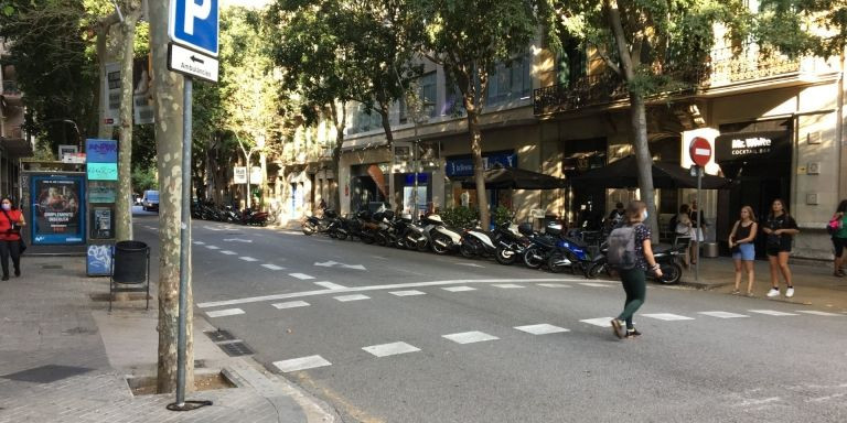 Confluencia de la calle de Manso con la calle de Calàbria / RP