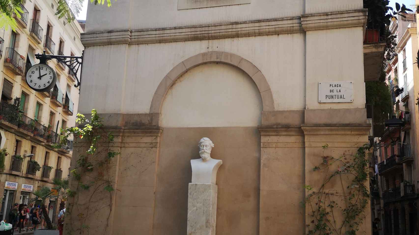 Plaza de La Puntual en Ciutat Vella / INMA SANTOS